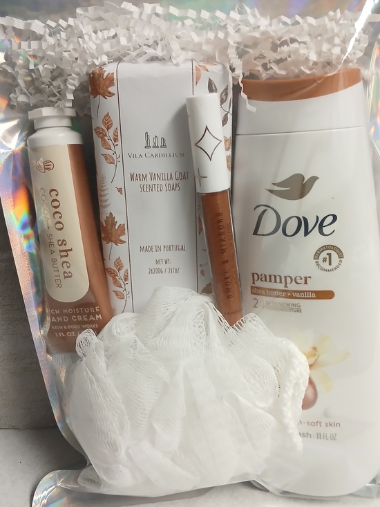 Dove Other - Dove Pamper Shea Butter + Vanilla Body Wash — White